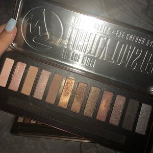 W7 eyeshadow palette